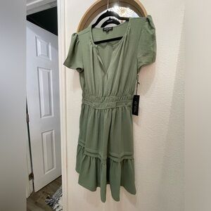 NWT Rachel Zoe Green Short Sleeve Ruffled Midi Sundress
